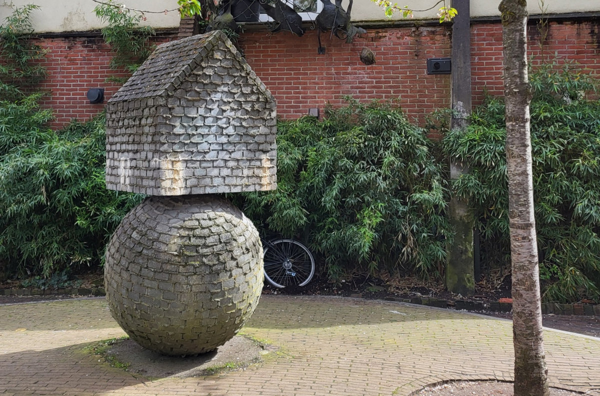 sculpture of a house on top of a sphere in Utrecht